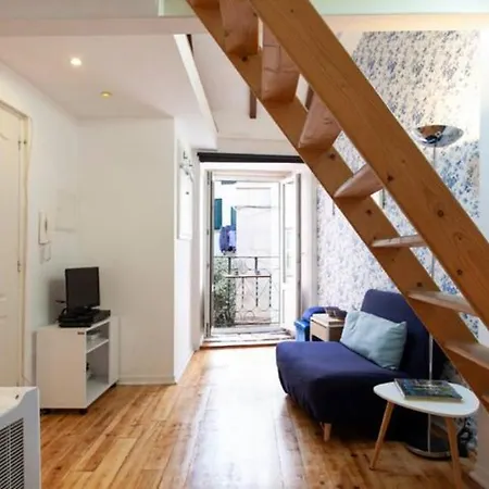 Alfama Ii, Eco-penthouse With French Balcony Lizbona