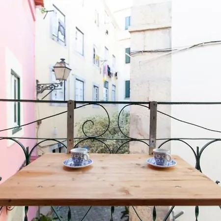 Apartamento Alfama Ii, Eco-penthouse With French Balcony *