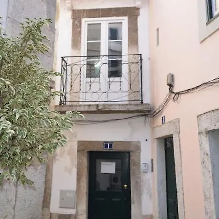Alfama Ii, Eco-penthouse With French Balcony Apartmán *